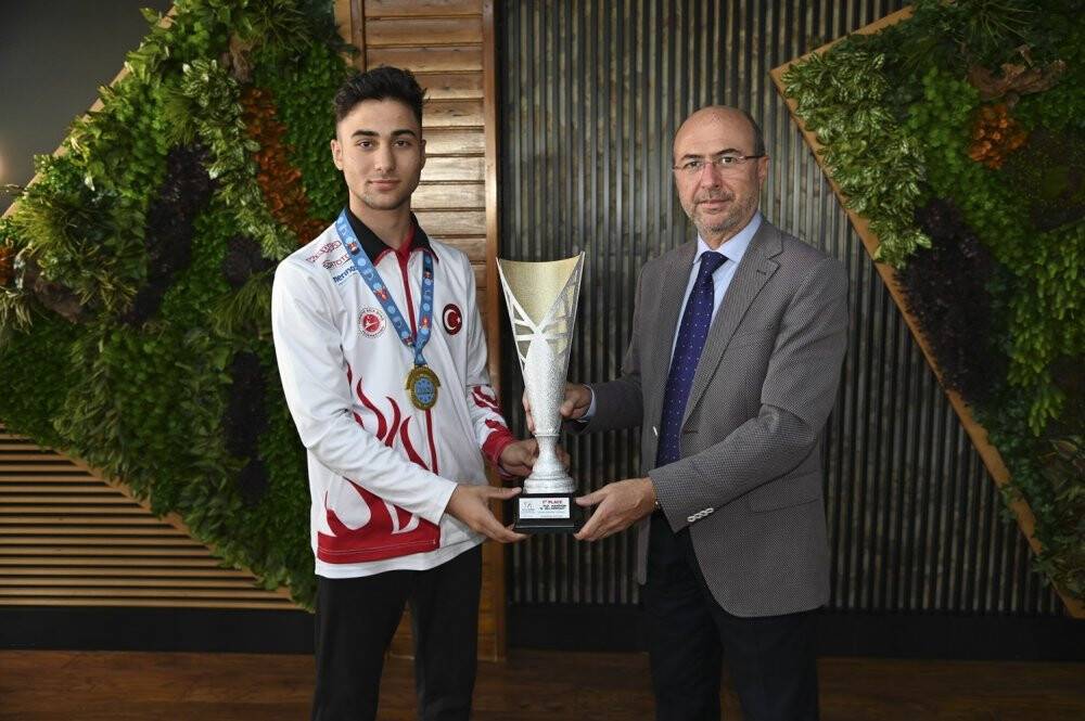 Başkan Pekyatırmacı Milli Sporcu ve aileleri ile buluştu