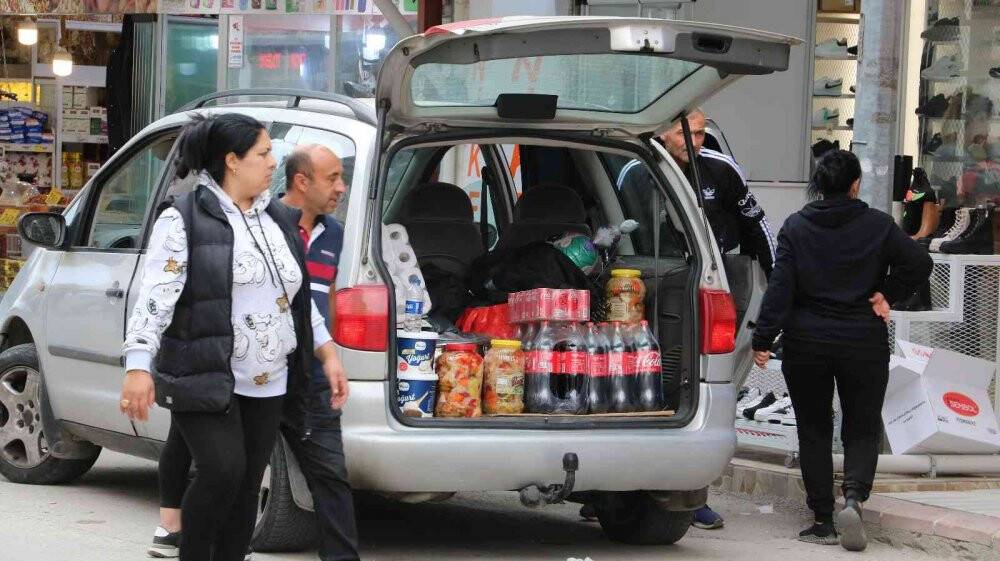 Bulgarlar Edirne’de market arabalarıyla alışveriş yarışına girdi