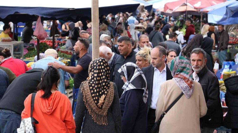 Bulgarlar Edirne’de market arabalarıyla alışveriş yarışına girdi