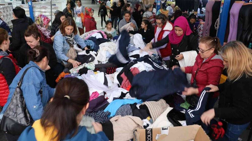 Bulgarlar Edirne’de market arabalarıyla alışveriş yarışına girdi