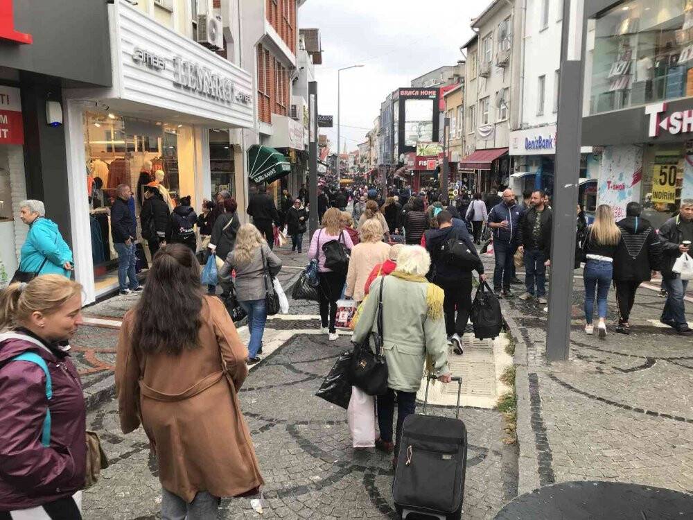 Bulgarlar Edirne’de market arabalarıyla alışveriş yarışına girdi