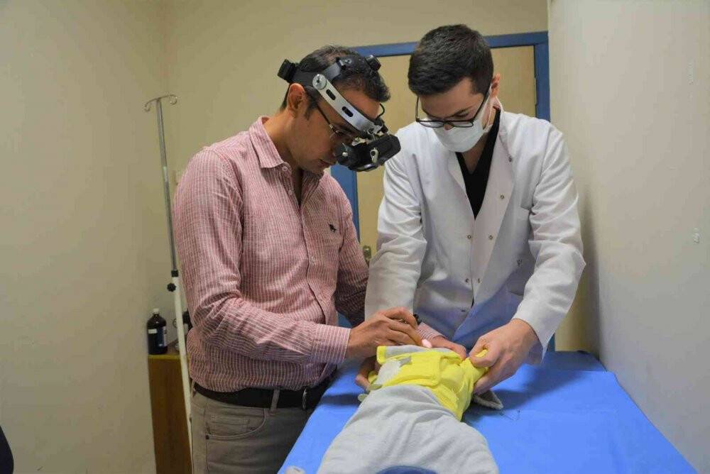 Üçüz doğan bebek kör olmaktan doktorun dikkatiyle kurtuldu