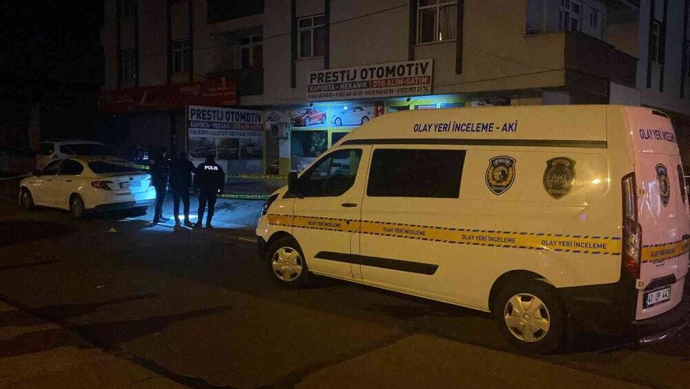 Arkadaşının kaza yaptığı yere gitti, husumetlileri tarafından kurşunlandı