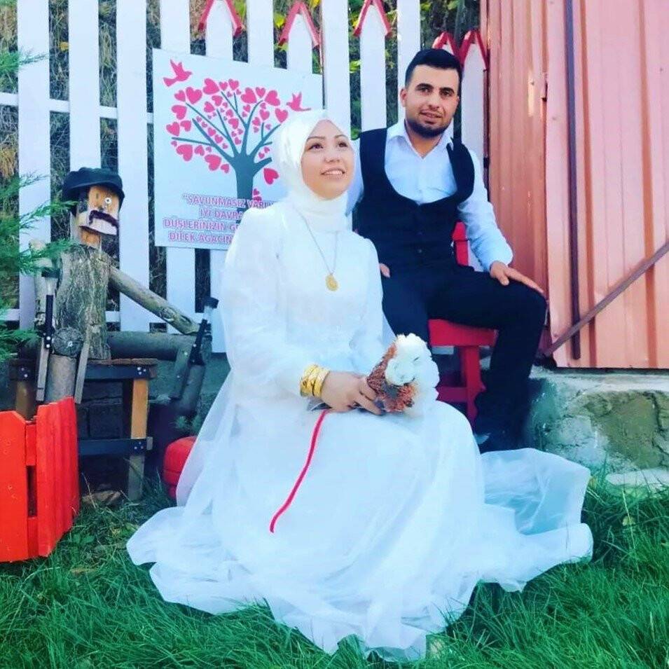 Başıboş gezen taya motosikletle çarpan 10 günlük evli çift ağır yaralandı