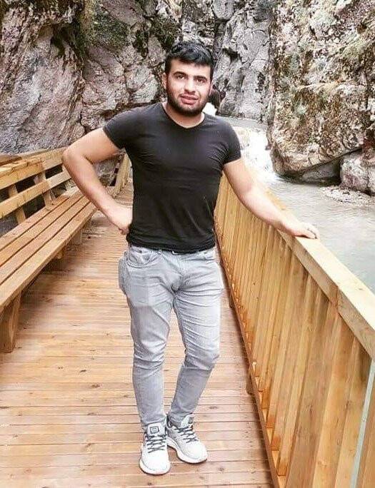 Başıboş gezen taya motosikletle çarpan 10 günlük evli çift ağır yaralandı