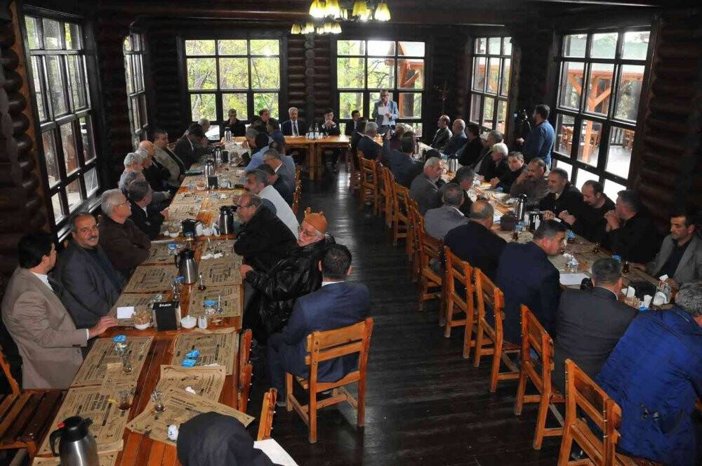 Başkan Akkaya muhtarlarla istişare ve değerlendirme toplantısı yaptı