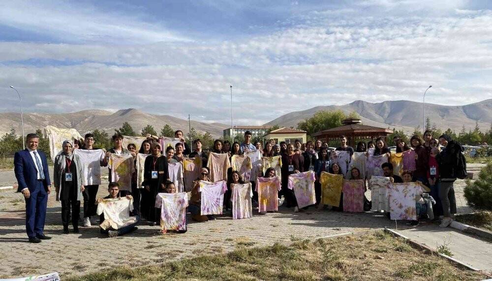 Gıda atıklarıyla boya üretip, modaya uyarlıyorlar