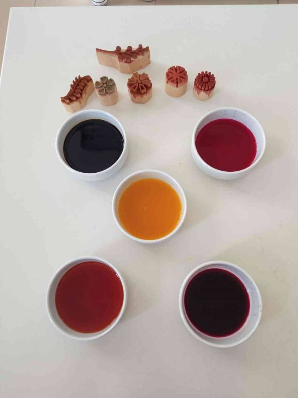 Gıda atıklarıyla boya üretip, modaya uyarlıyorlar