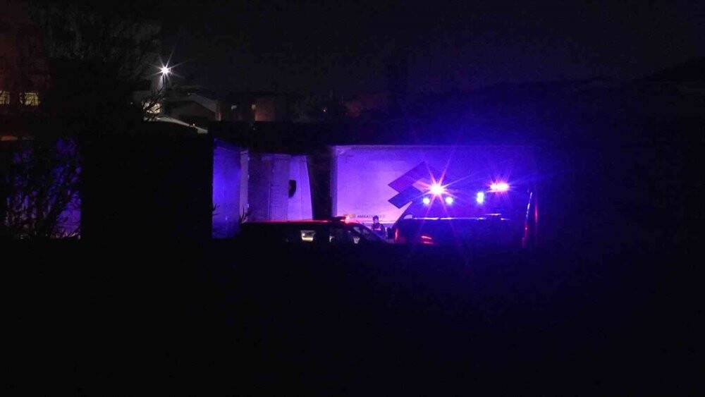 İki tırın arasına sıkışan şahıs feci şekilde can verdi