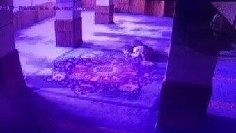 Namaz kılarken kalp krizi geçiren adam hayatını kaybetti, o anlar kameraya yansıdı