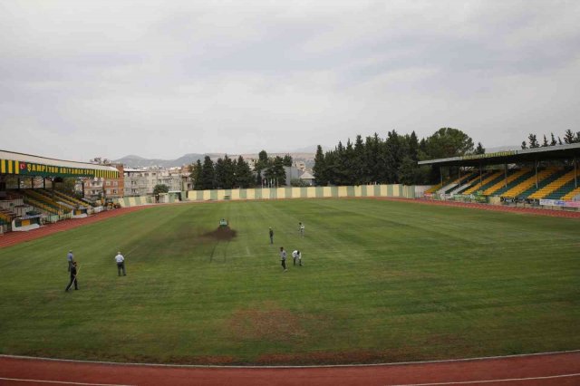 Atatürk Stadyumu’nda bakım çalışmaları başladı