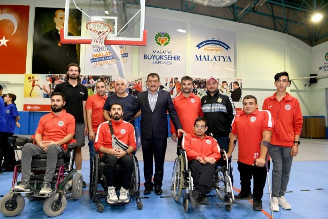 Başkan Gürkan, sporcularıyla bir araya geldi