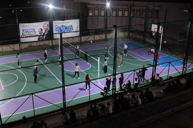 Yurt öğrencilerine Voleybol tanıtıldı