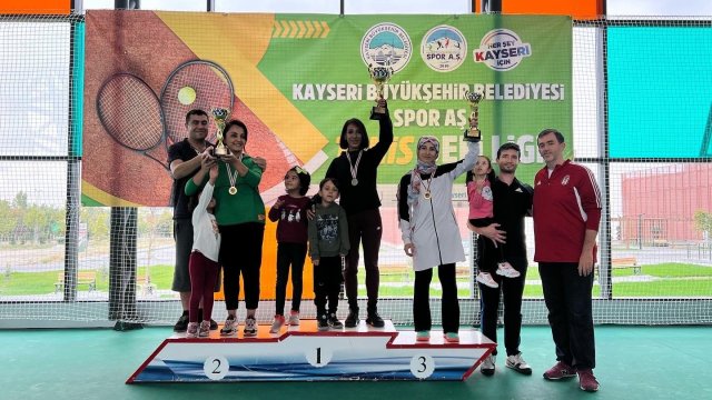 Büyükşehir’in heyecan dolu Tenis Defi Ligi’ne 200 sporcu katıldı