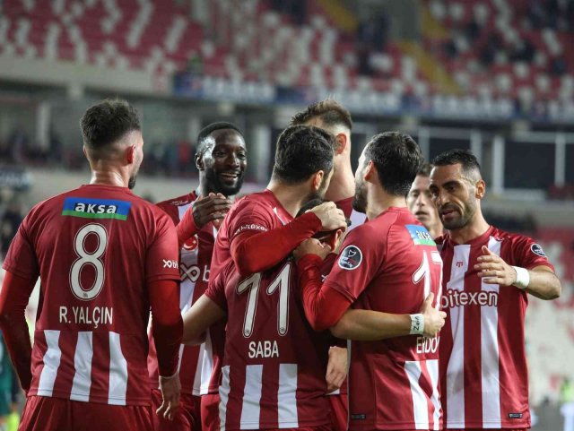 Sivasspor’un hedefi 3’te 3