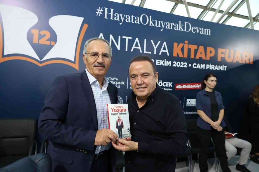 12. Antalya Kitap Fuarı dolu dolu geçiyor