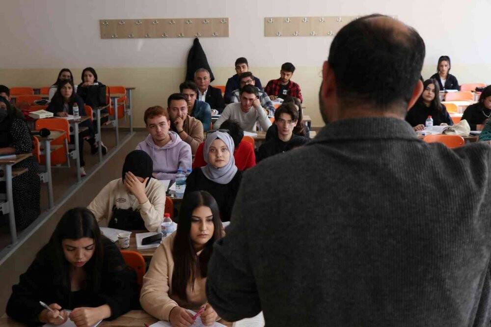 55 yaşında üniversite hayaline kavuştu