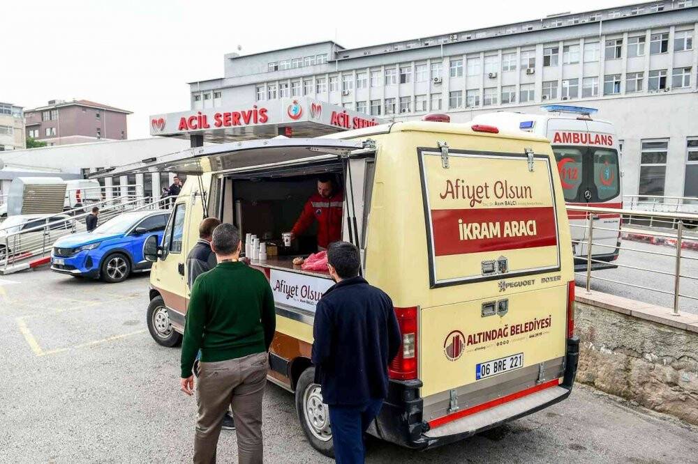 Altındağ’da hastane önlerinde sıcak çorba ikramı başladı