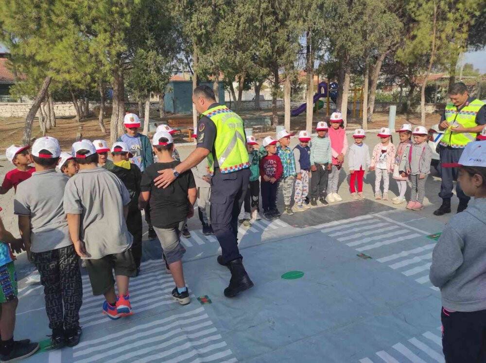 Aydın’da 117 öğrenci “trafik dedektifi” oldu