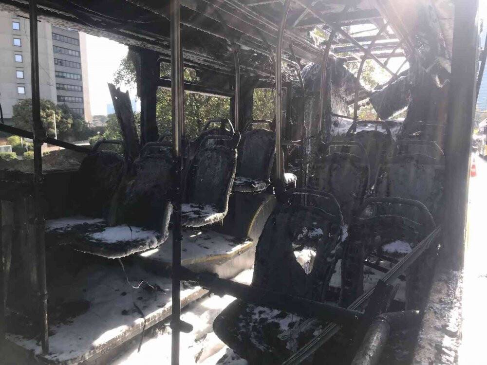 Beşiktaş’ta seyir halindeki İETT otobüsü alev aldı