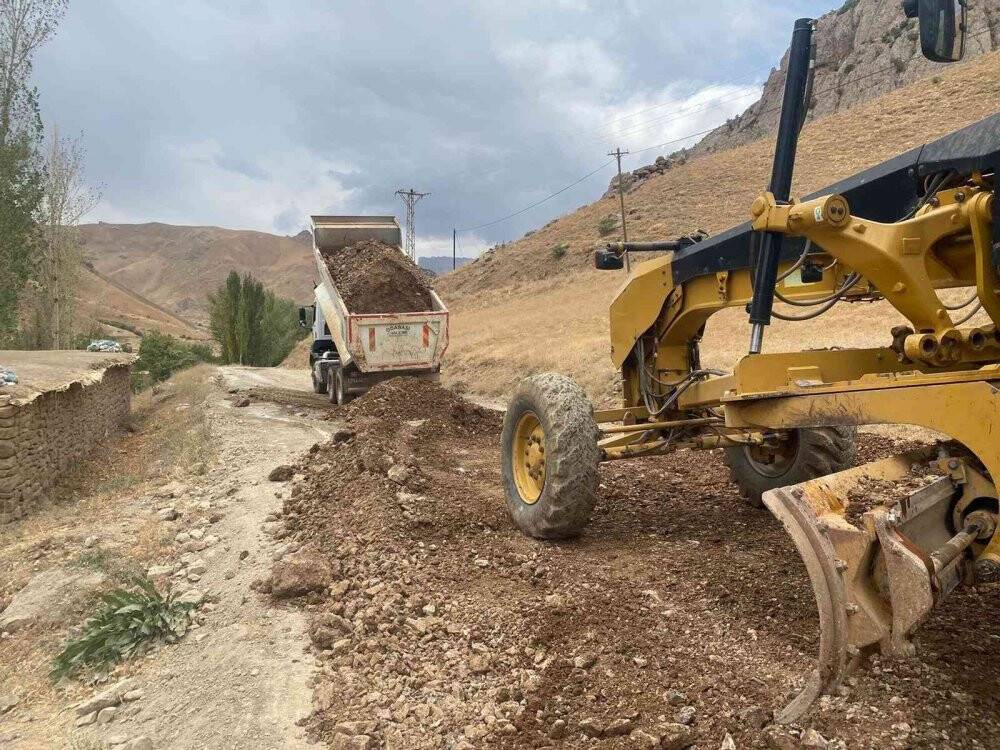 Beytüşşebap’ta yol çalışmaları devam ediyor