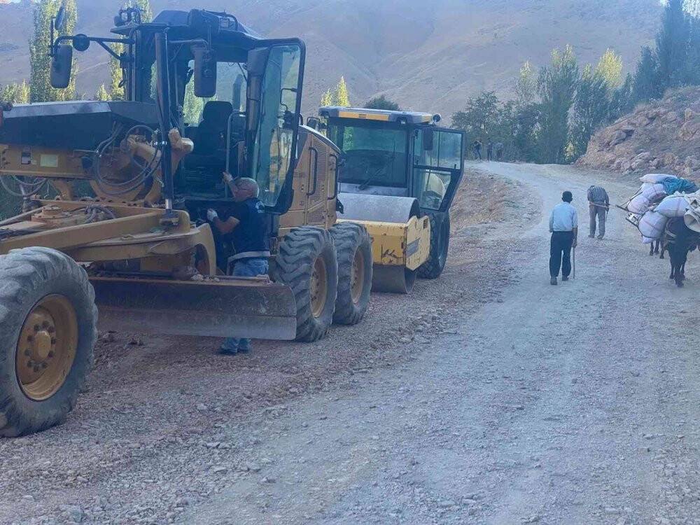 Beytüşşebap’ta yol çalışmaları devam ediyor