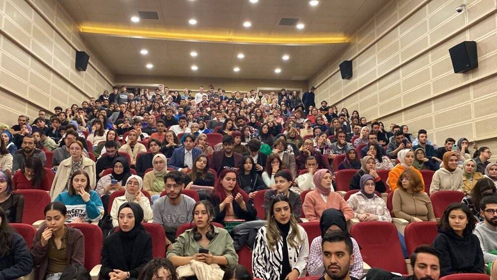 Kayseri’de İlber Ortaylı’ya yoğun ilgi