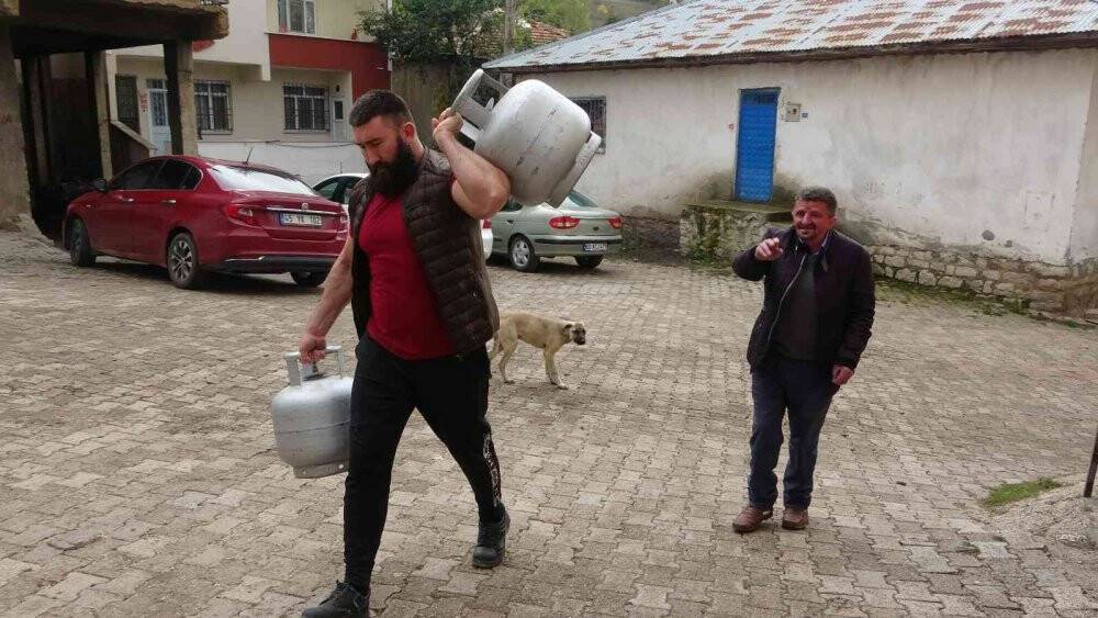 Profesyonel kick boksçu Muhammed Dursun, yaylada kondisyon depoladı