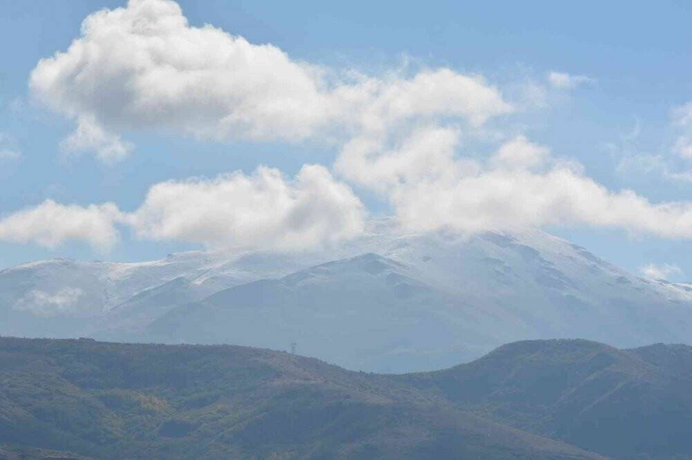 Tatvan’ın yüksek kesimleri beyaza büründü
