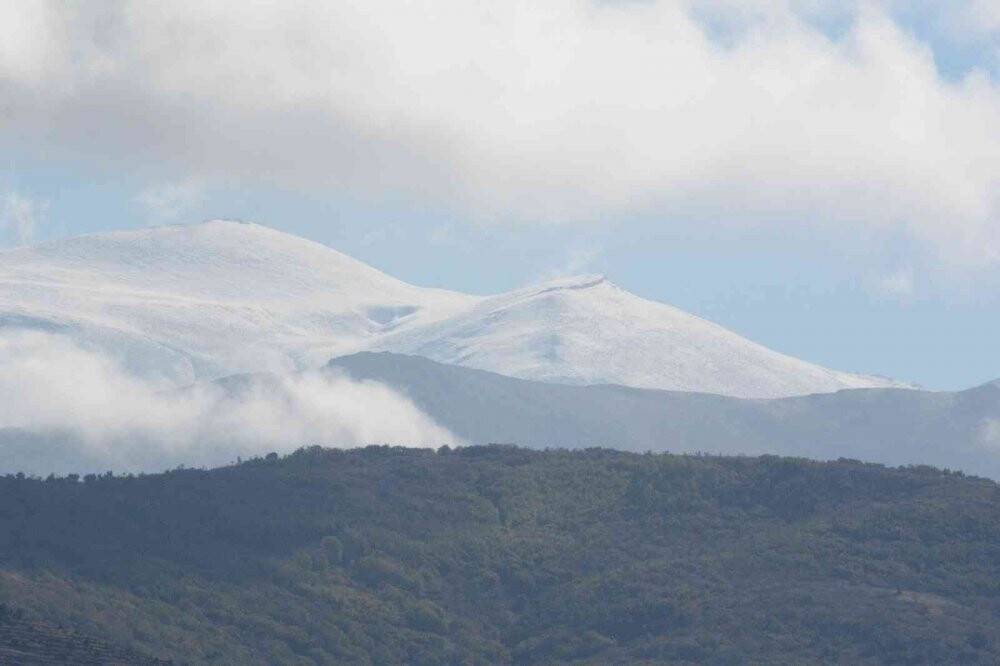 Tatvan’ın yüksek kesimleri beyaza büründü