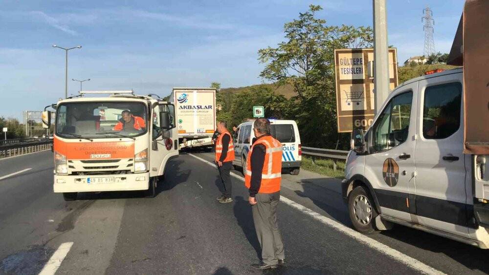 Tıra çarpan otomobildeki 6 kişi yaralandı