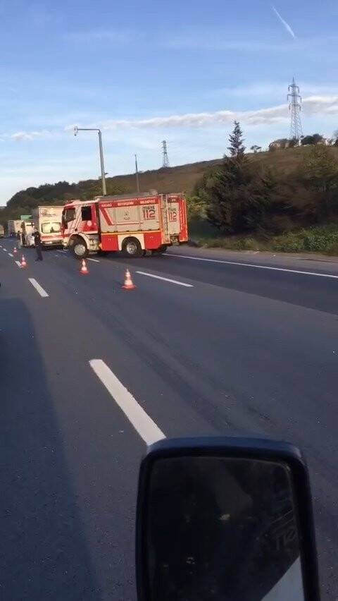 Tıra çarpan otomobildeki 6 kişi yaralandı