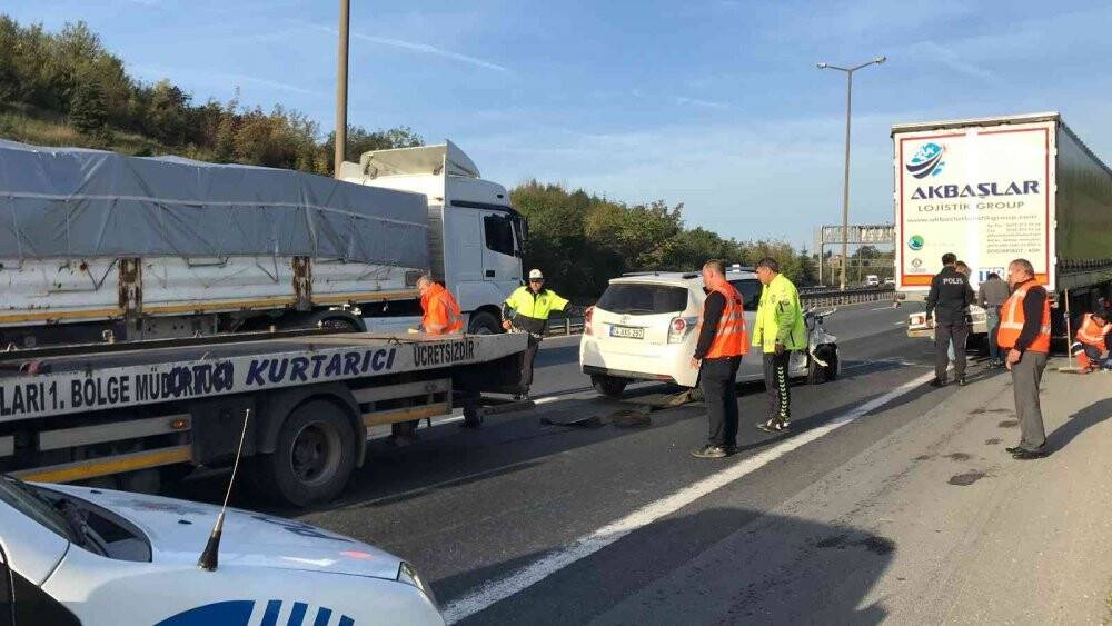 Tıra çarpan otomobildeki 6 kişi yaralandı