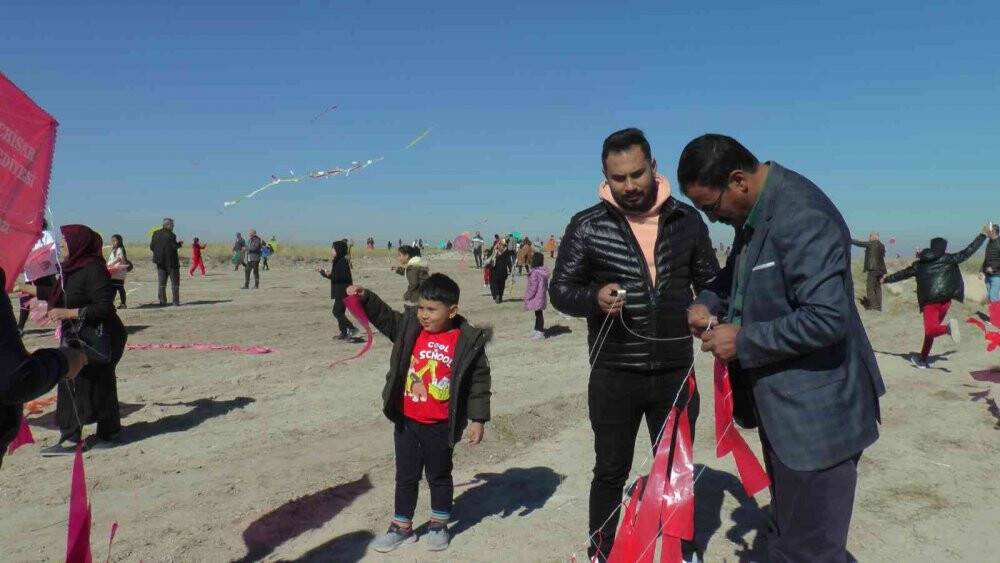Uçurtma şenliğinde küçük büyük herkes eğlendi