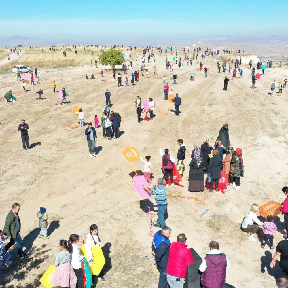 Uçurtma şenliğinde küçük büyük herkes eğlendi