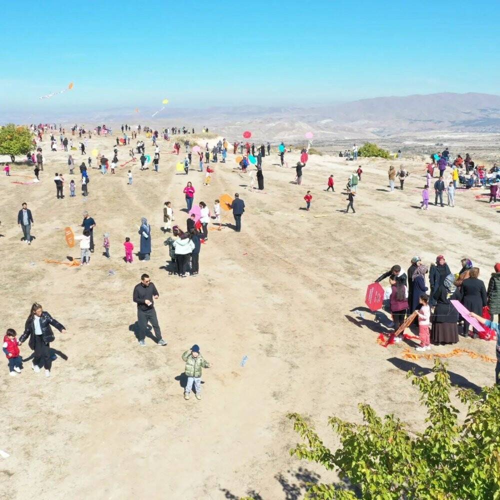 Uçurtma şenliğinde küçük büyük herkes eğlendi