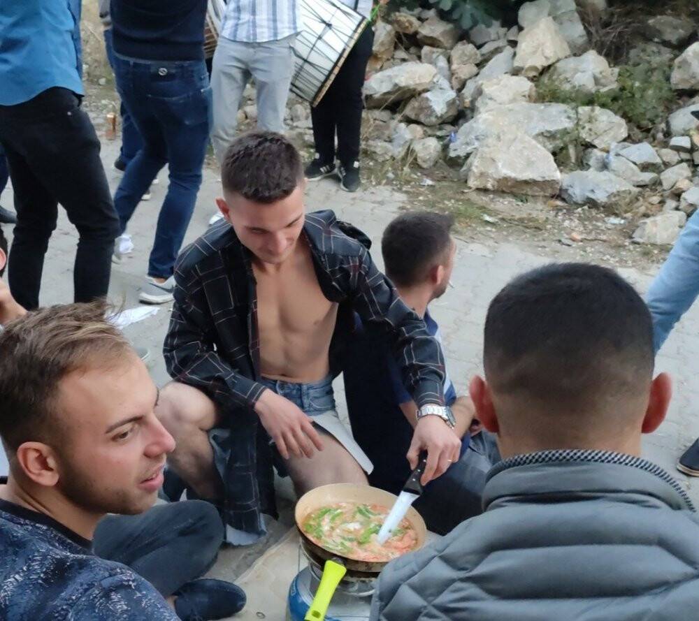 Arkadaşları damada yapmadığını bırakmadı