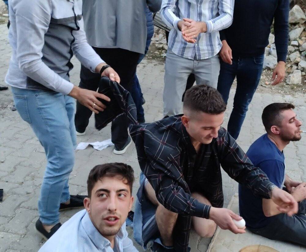 Arkadaşları damada yapmadığını bırakmadı