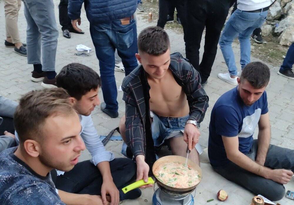 Arkadaşları damada yapmadığını bırakmadı