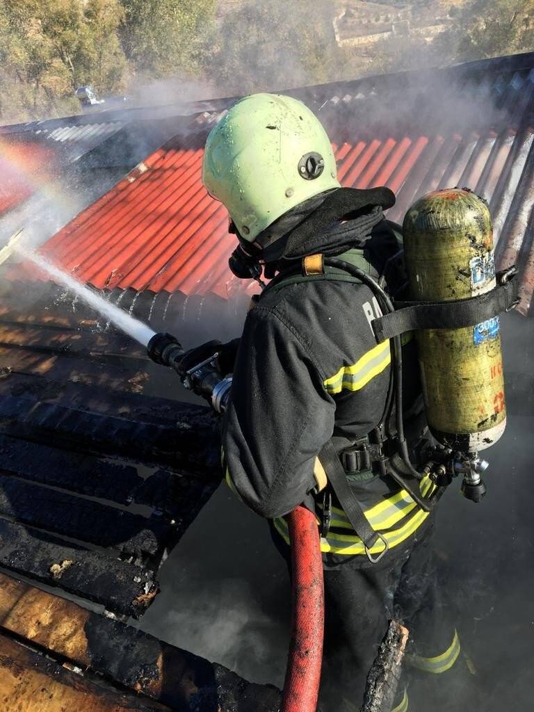 Bayburt’ta çatıda çıkan yangın söndürüldü