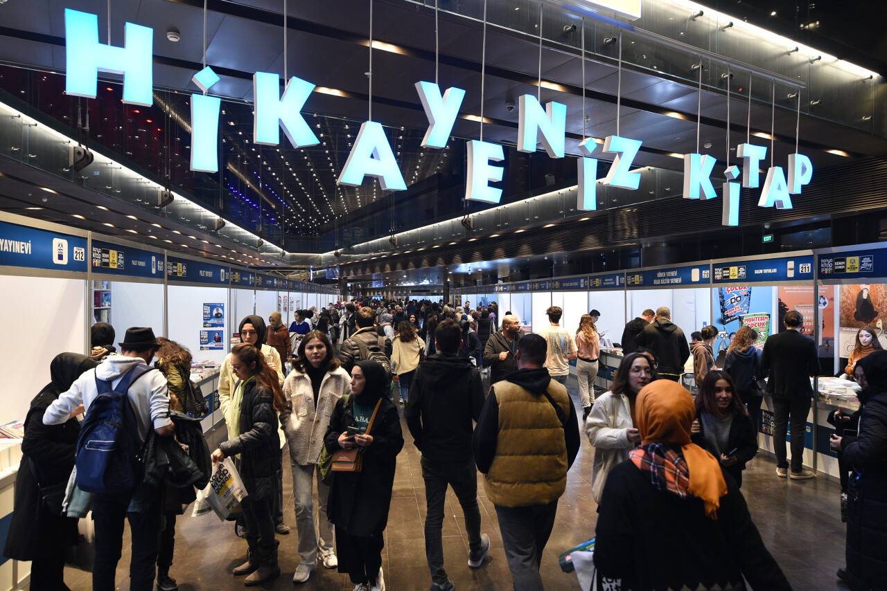 buyuksehir-belediyesi-kitap-gunleri-11.jpg