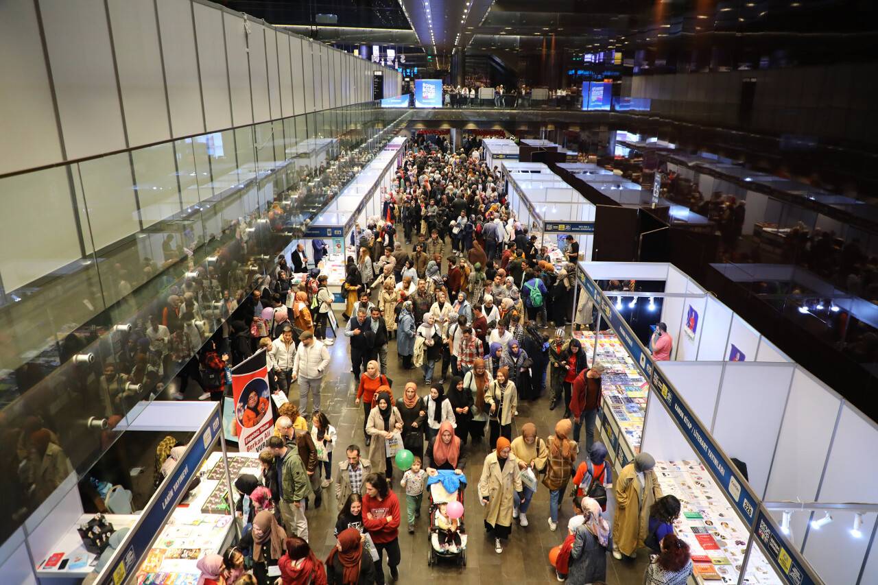 buyuksehir-belediyesi-kitap-gunleri-2.jpg