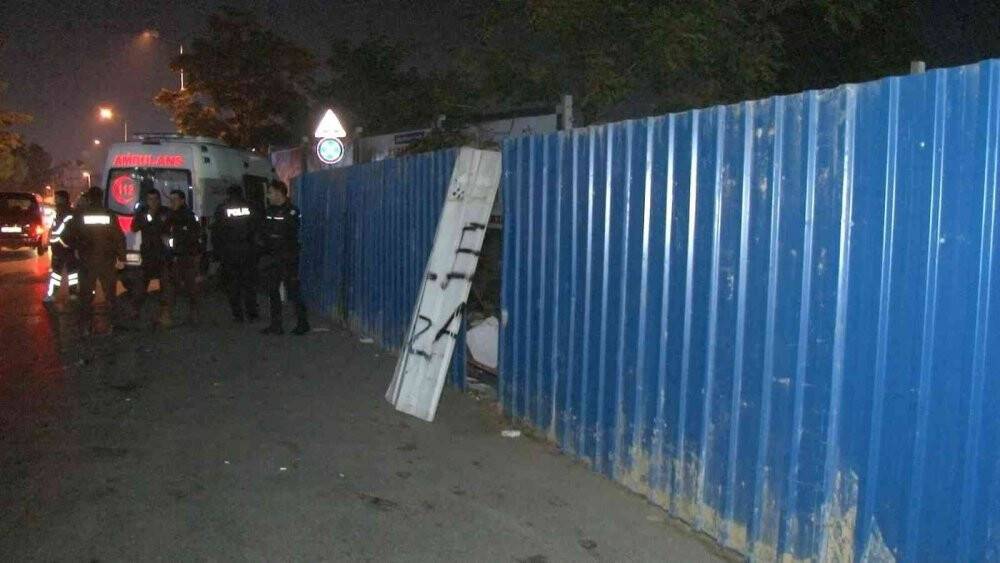 Fatih’te bir kişi şantiye bariyerlerinin arkasında ölü bulundu