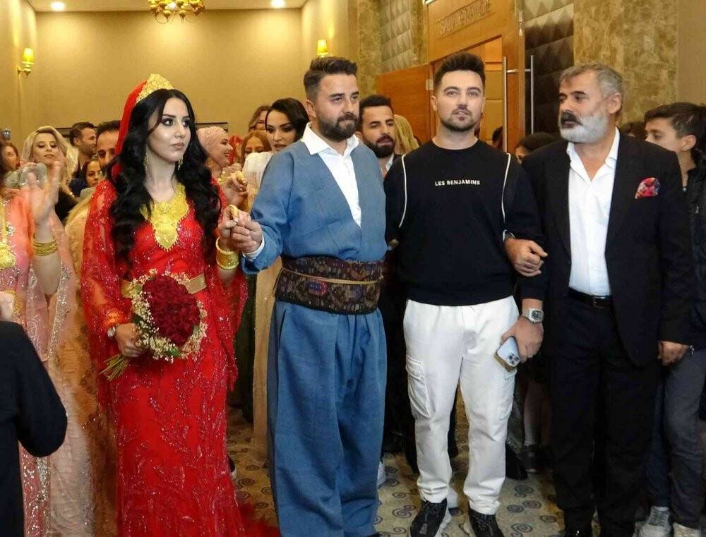 Gelin ve damada 3 milyon 650 bin TL’lik takı takıldı