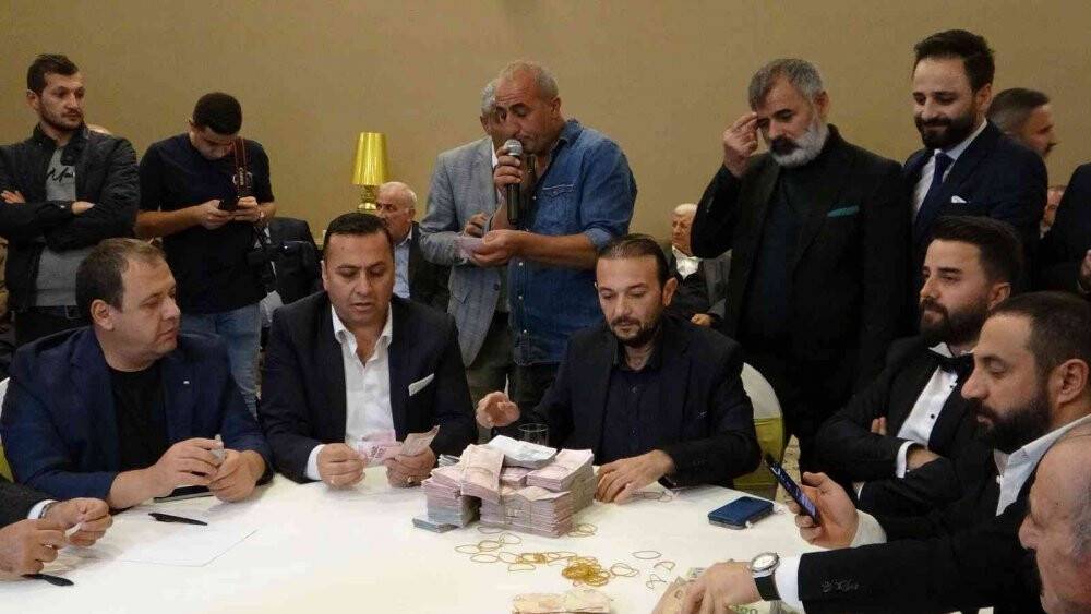 Gelin ve damada 3 milyon 650 bin TL’lik takı takıldı