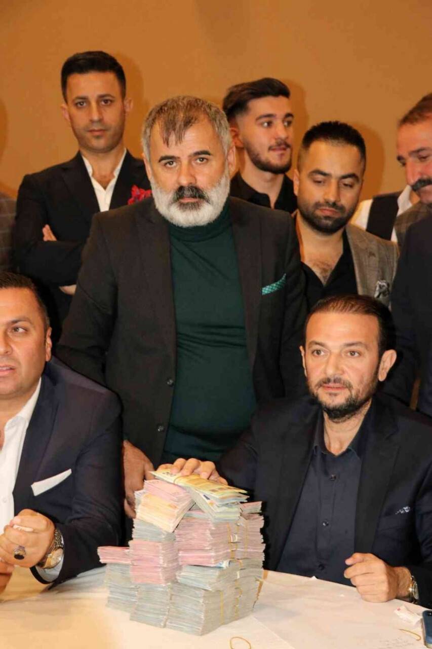 Gelin ve damada 3 milyon 650 bin TL’lik takı takıldı