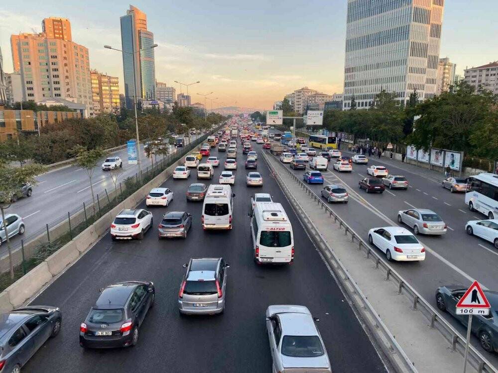 İstanbul’da haftanın ilk günü trafik yoğunluğu yüzde 51’e ulaştı