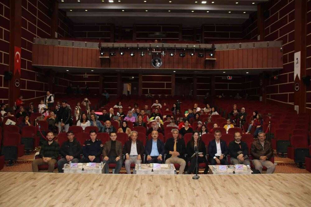 Nasreddin Hoca Fıkra Canlandırma Yarışması Bölge Finalleri çekişmeli geçiyor