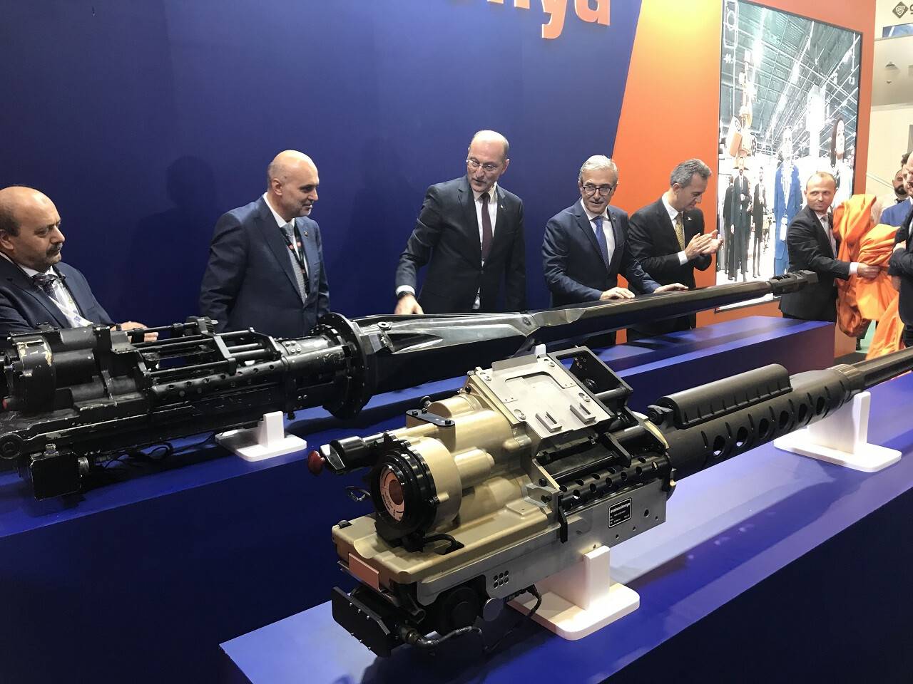 aa-20221025-29249712-29249707-turkiyenin-yeni-yerli-silah-sistemleri-ilk-kez-sergilendi.jpg