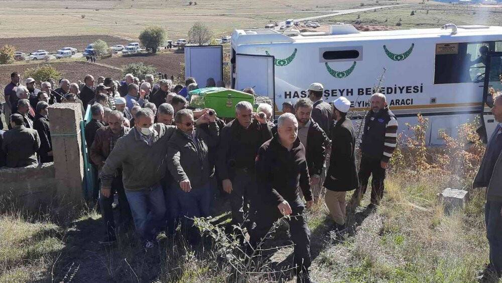 Ağabey ile kardeşi yan yana toprağa verildi